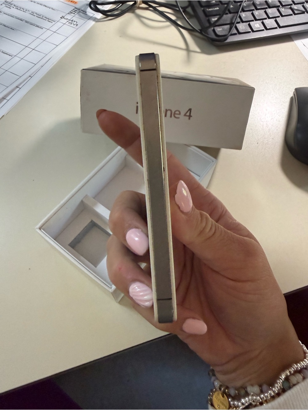 Apple iPhone 4 in Silver with White Face